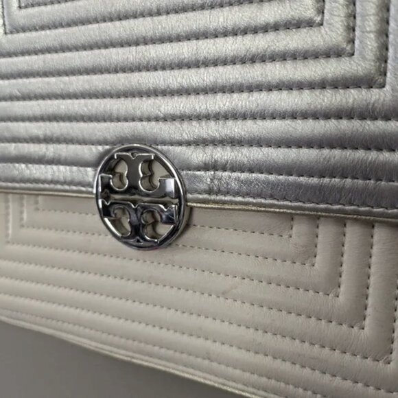 Tory Burch Duet Chain Trapunto Convertible Metallic Shoulder Bag - Picture 4 of 10